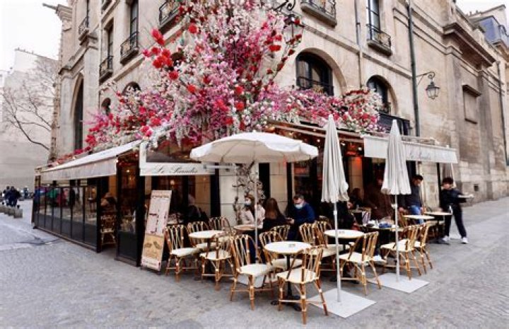 Caf&eacute; Jos&eacute;phine: A Parisian Gem with an Irresistible Charm