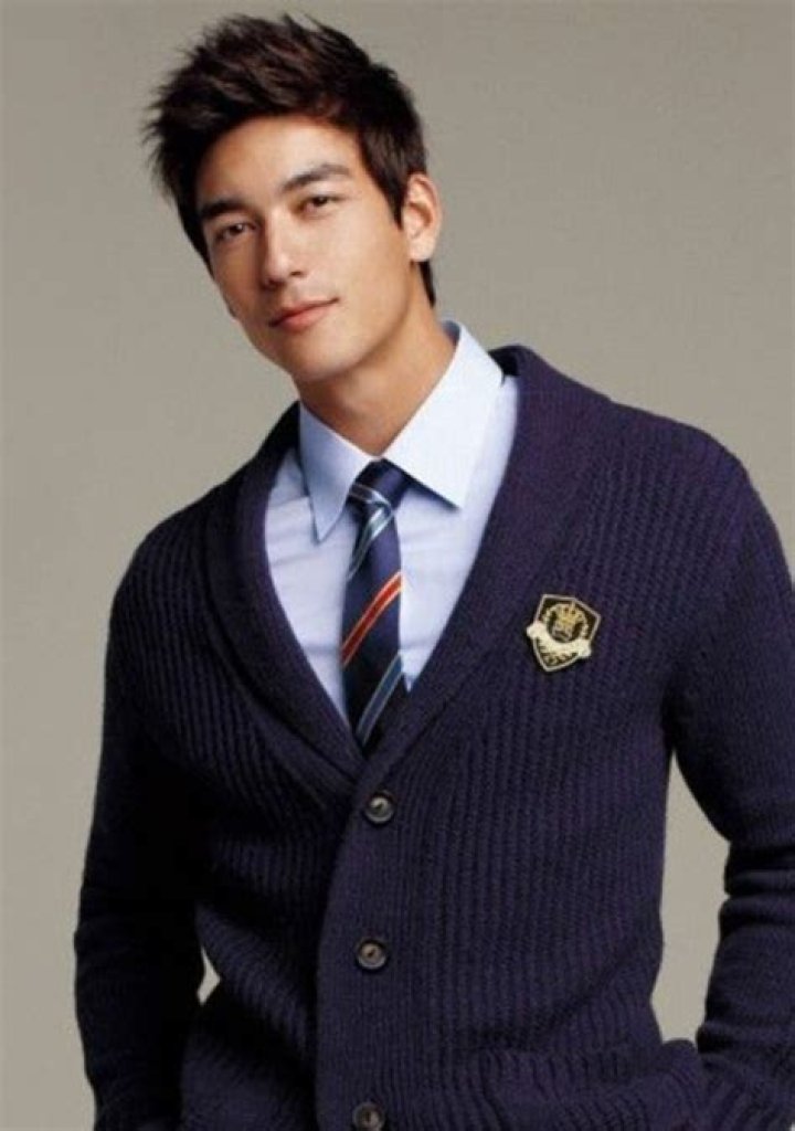 Dennis Oh: The Rising Star of Korean Entertainment