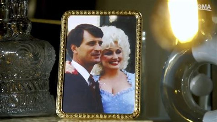 Dolly Parton Mourns Carl Dean: Remembering Their Love Story & His Legacy
