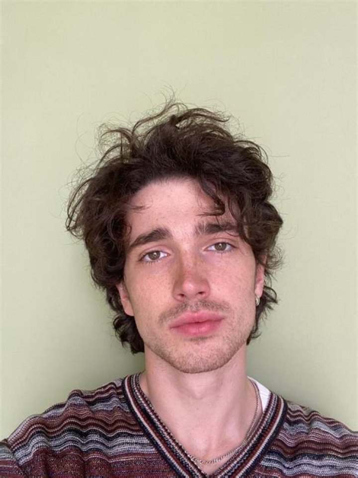 Elijah Hewson's Height: How Tall Is The Inhaler Frontman?