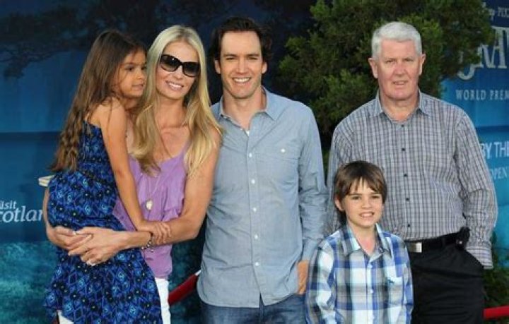Mark-Paul Gosselaar Mom: A Comprehensive Look Into Parenthood and Family Life